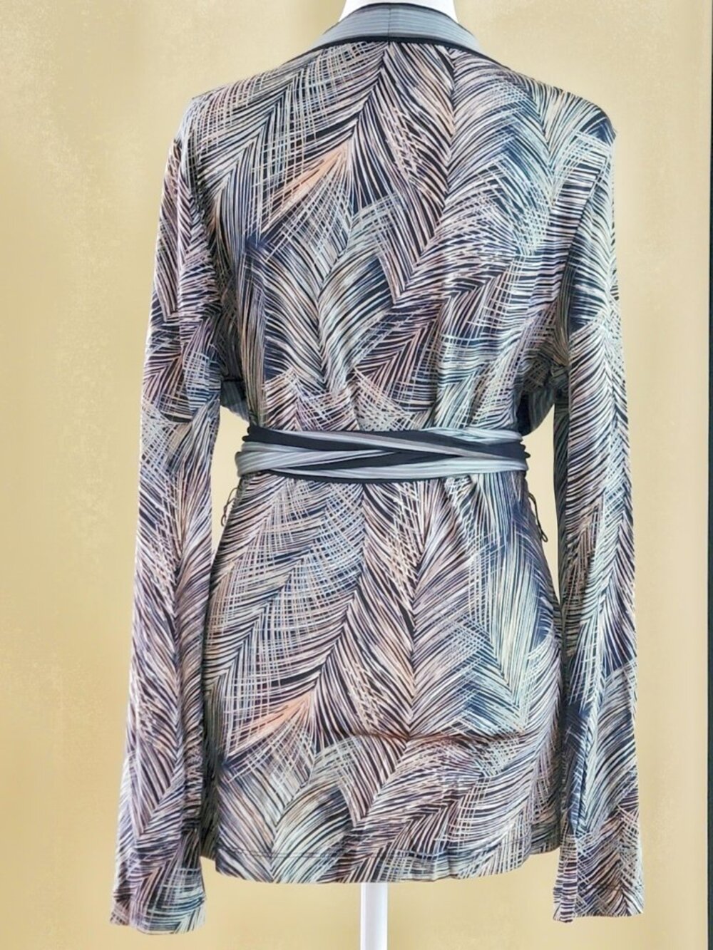 BCBGMAXAZRIA PULLOVER TOP - Picture 5 of 12